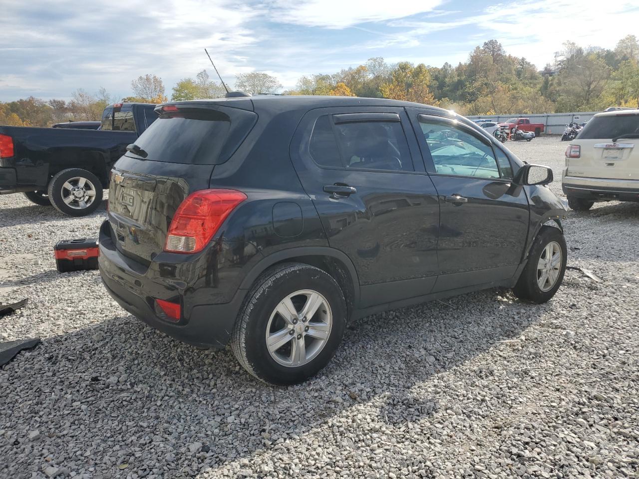2020 Chevrolet Trax Ls - Image 3