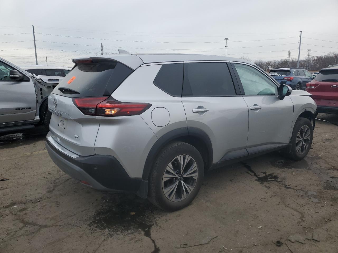 2023 Nissan Rogue Sv - Фото 3