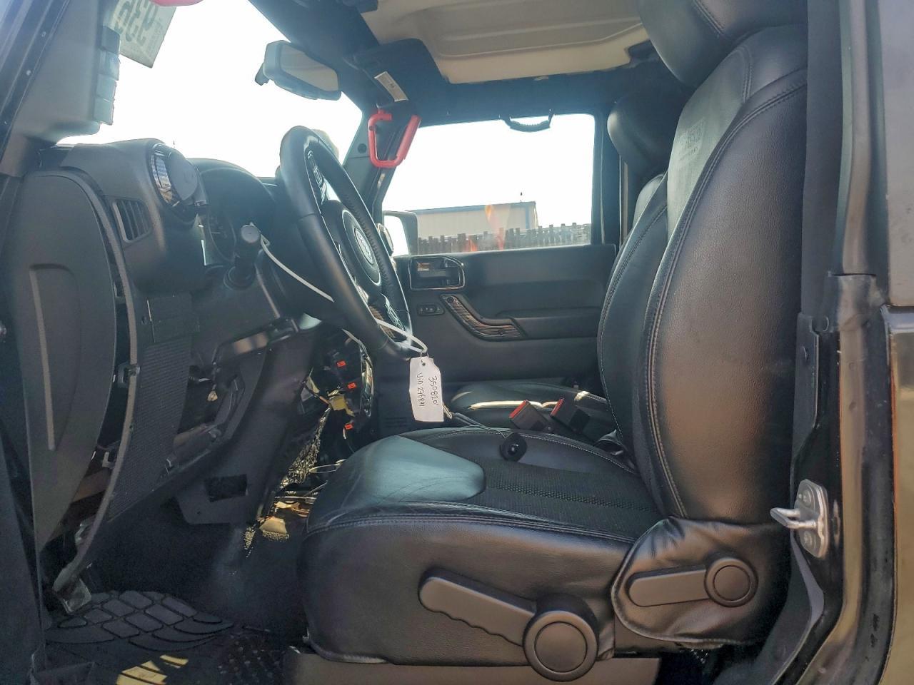 2016 Jeep Wrangler Sahara - Image 7