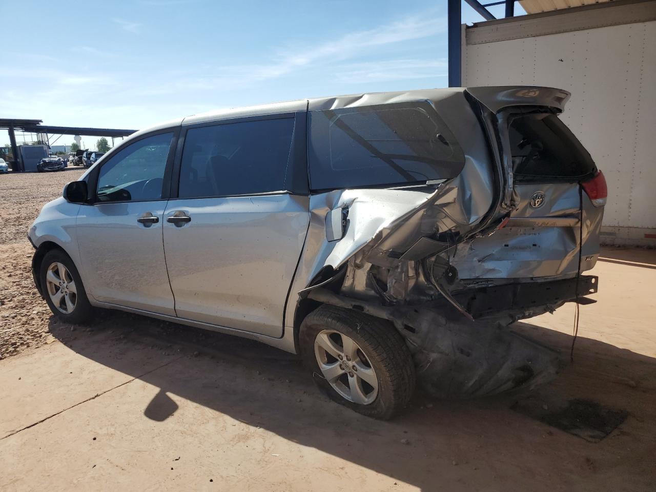 2014 Toyota Sienna - Image 2