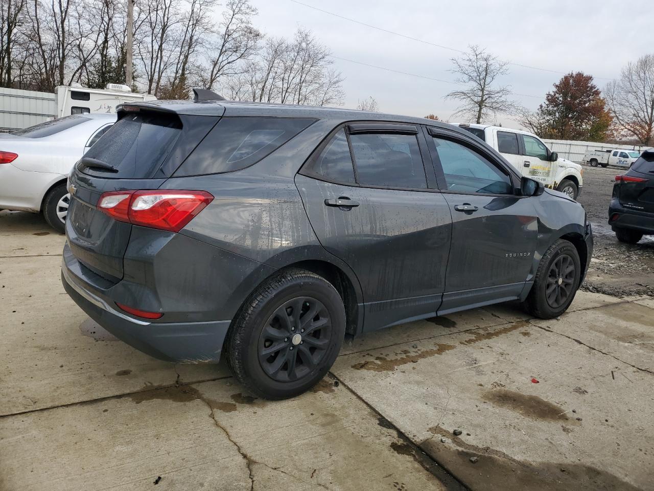 2018 Chevrolet Equinox Ls - Фото 3