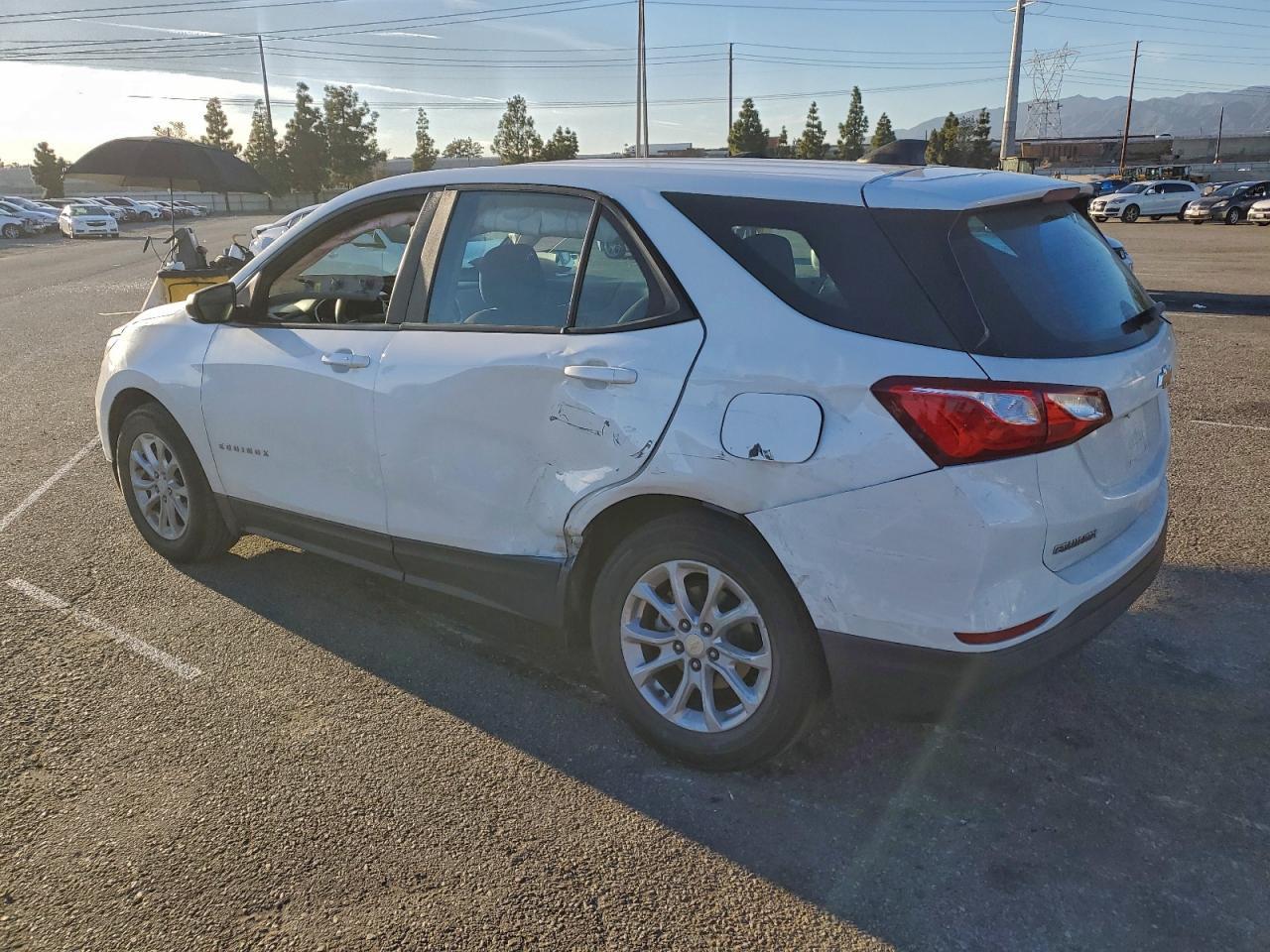2021 Chevrolet Equinox Ls - Image 2