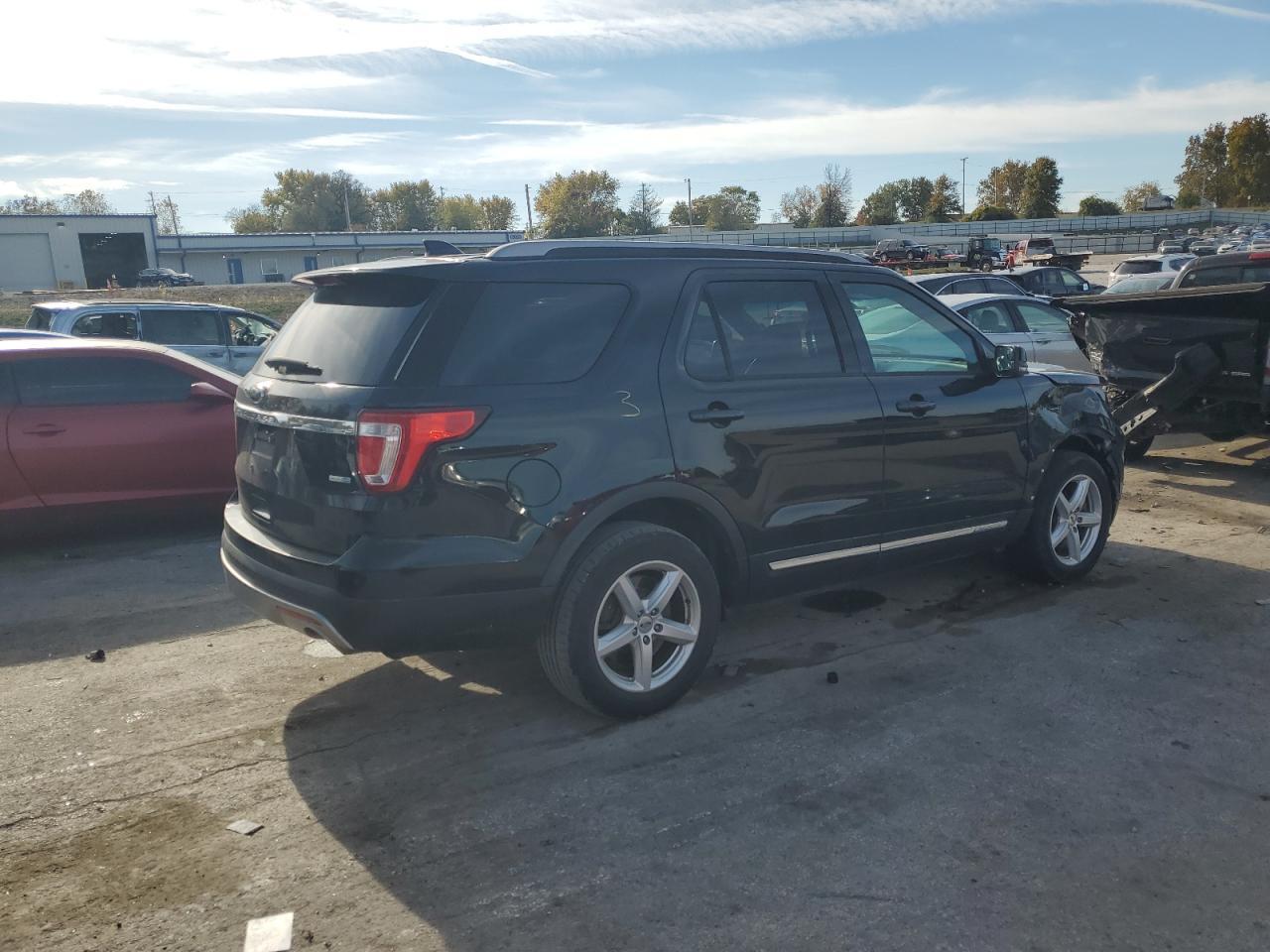 2016 Ford Explorer Xlt - Фото 3