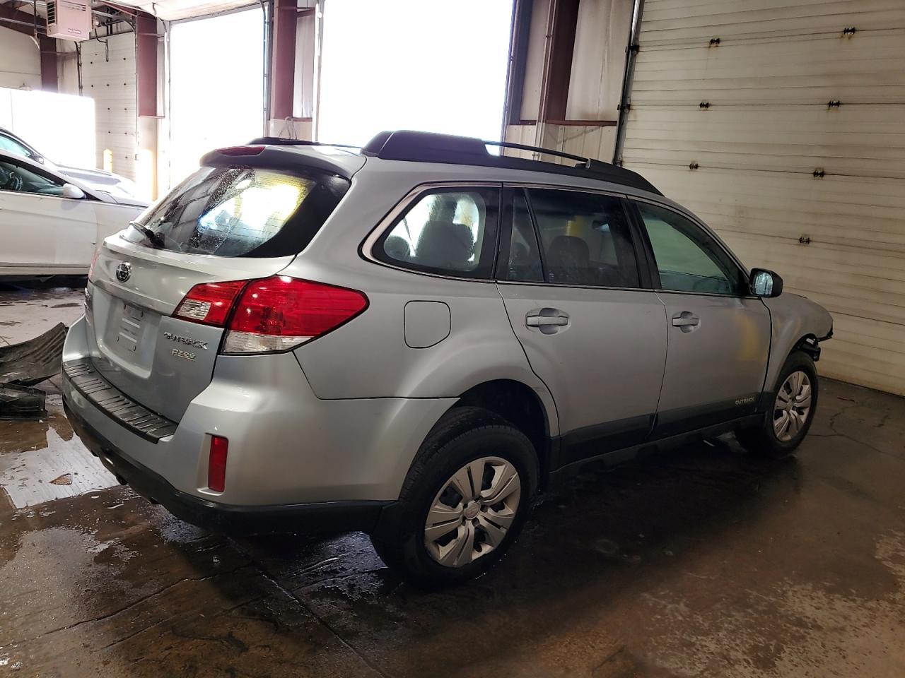 2013 Subaru Outback 2.5I - Фото 3