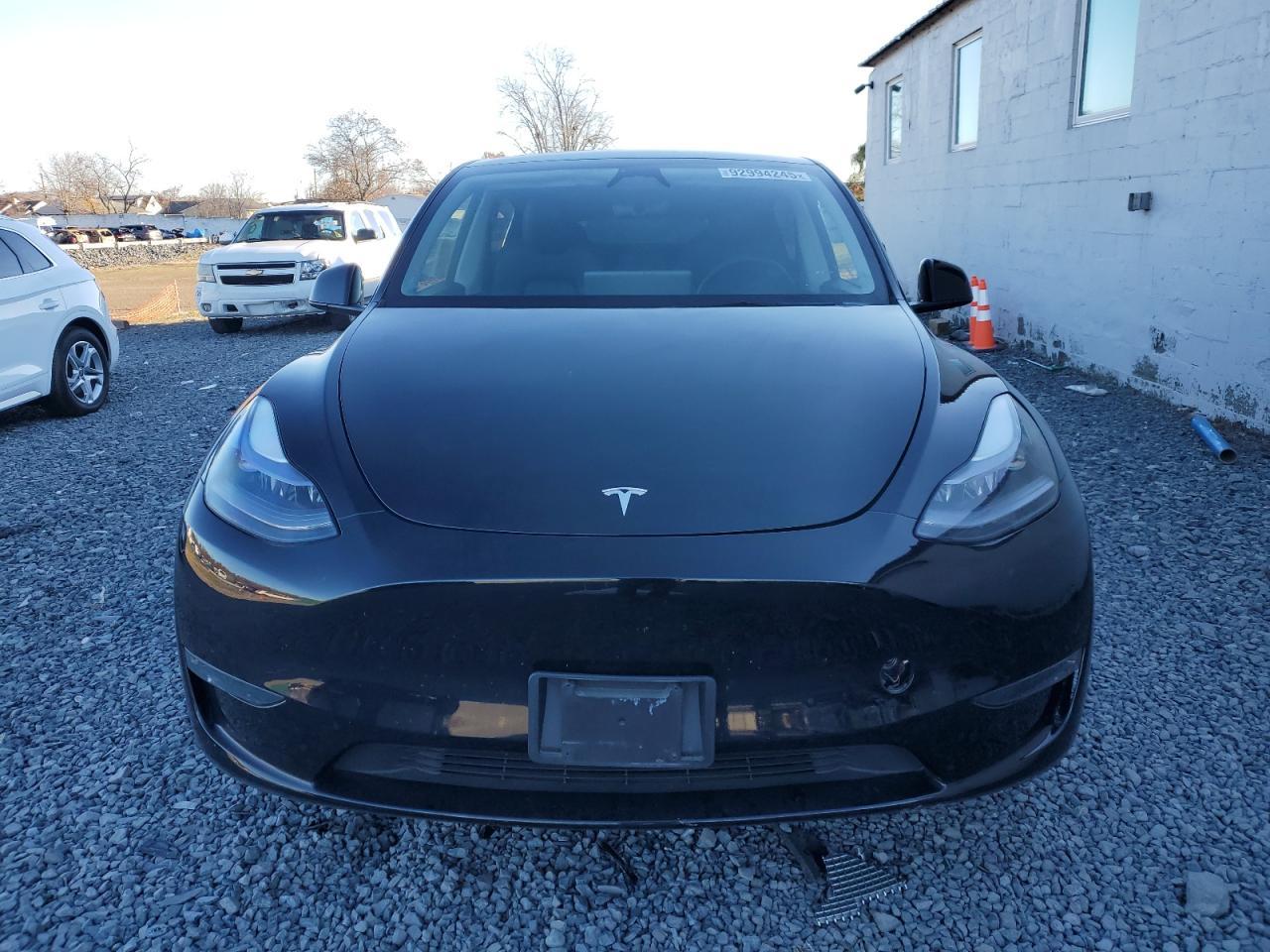 2023 Tesla Model Y - Image 5