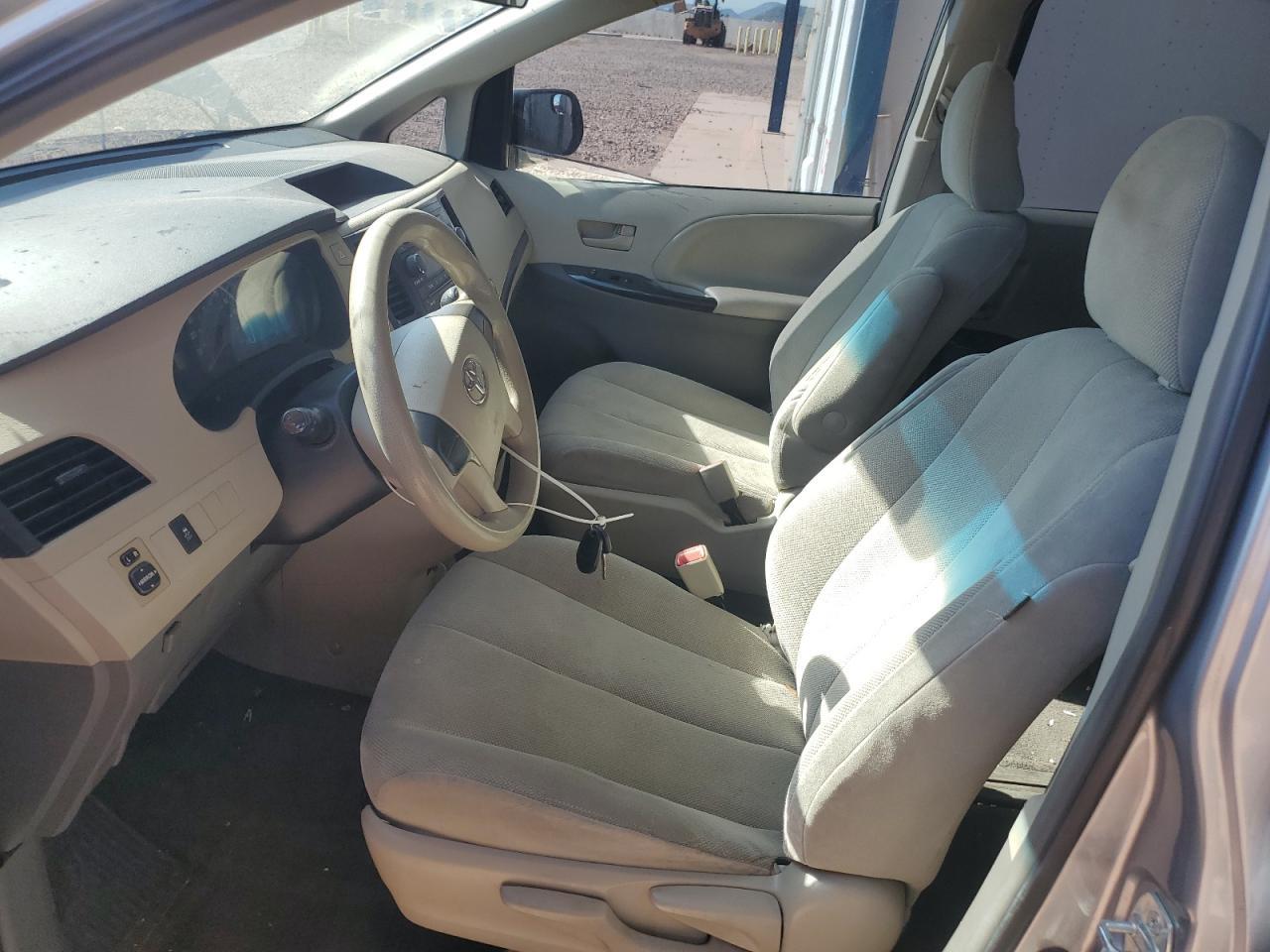 2014 Toyota Sienna - Image 7