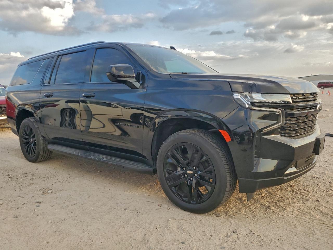2023 Chevrolet Suburban C1500 Rst - Фото 4