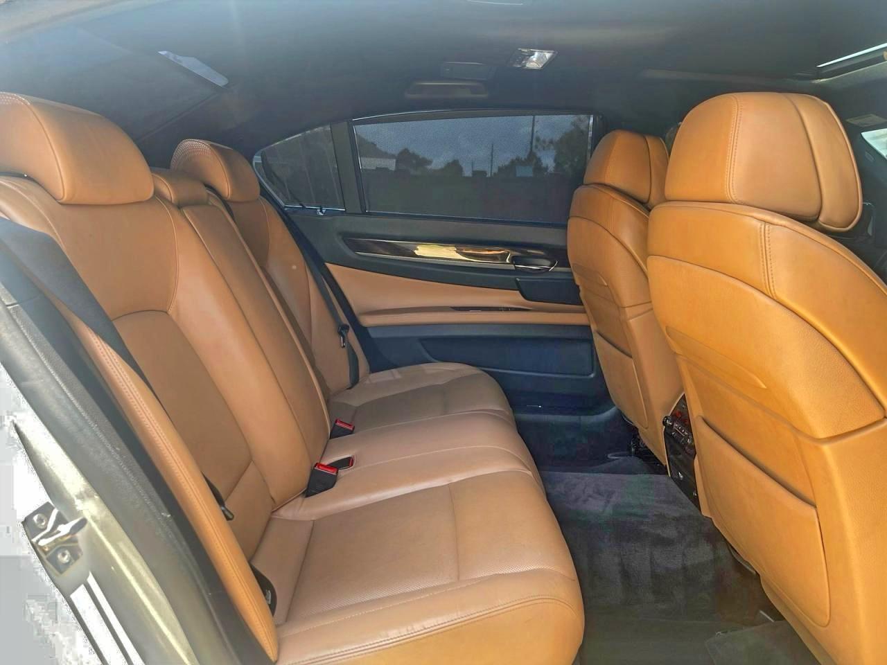 2010 BMW 750 Li - Фото 6