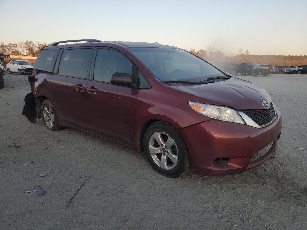 2015 Toyota Sienna Le - Image 4