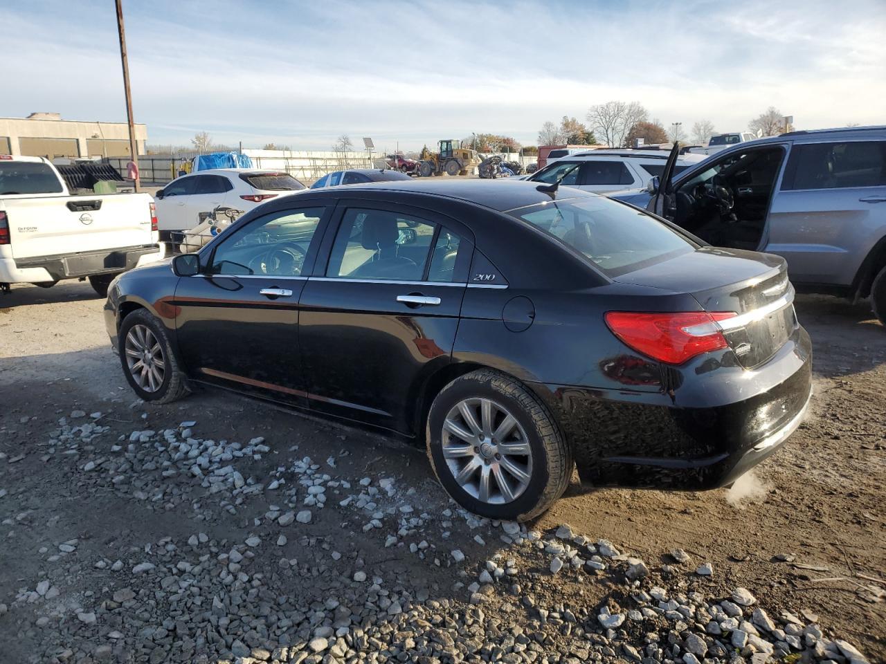 2013 Chrysler 200 Limited - Image 2
