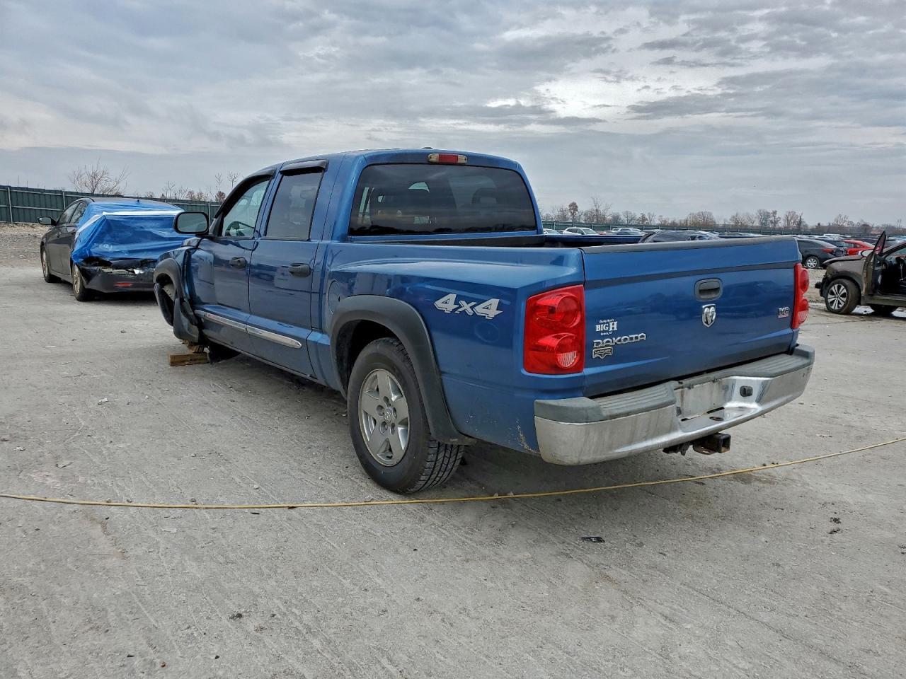 2006 Dodge Dakota Quad Laramie - Image 2