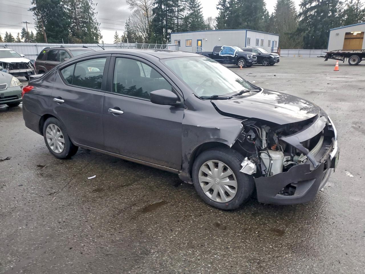2015 Nissan Versa S - Фото 4