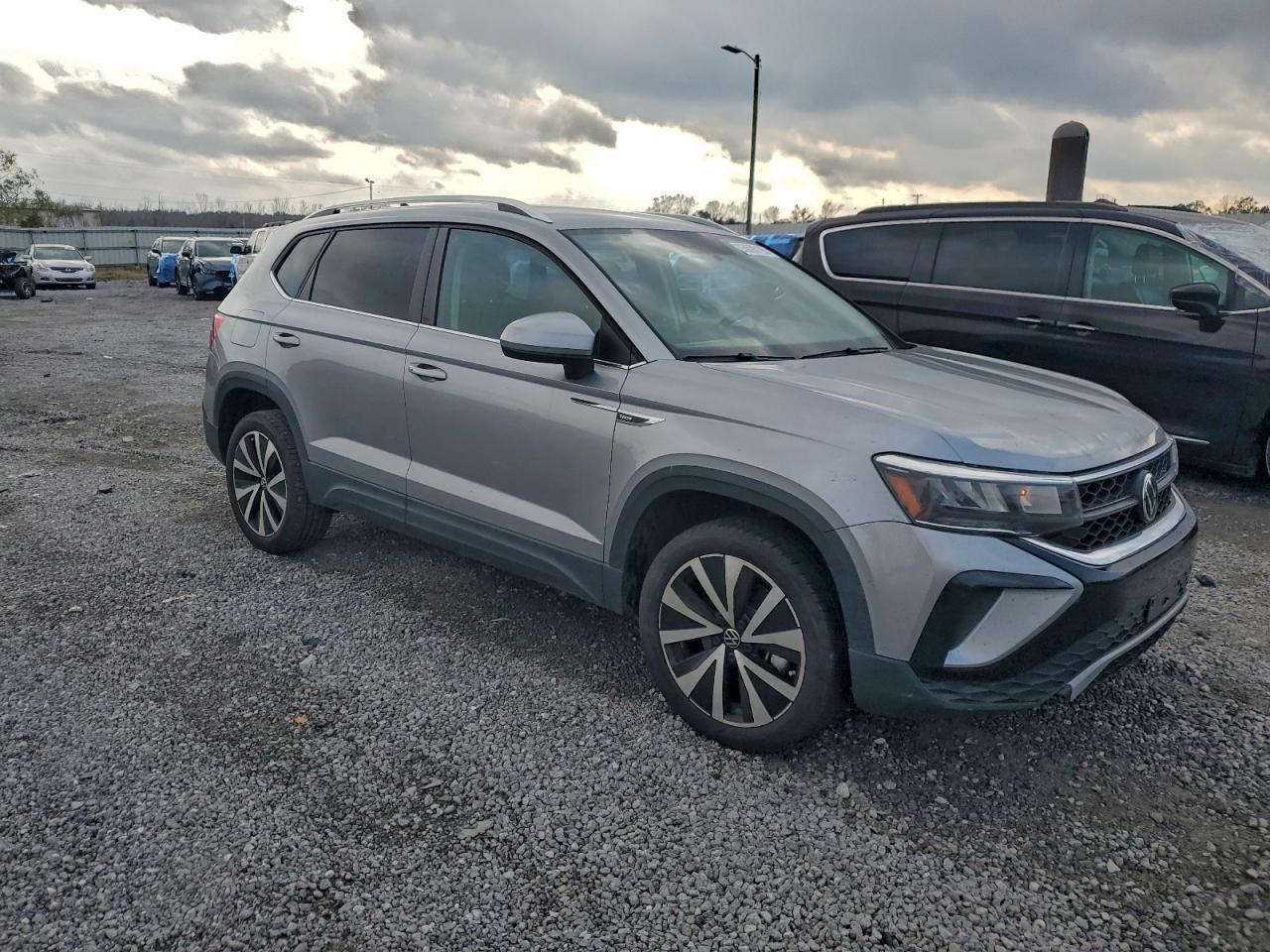 2022 Volkswagen Taos Se - Image 4