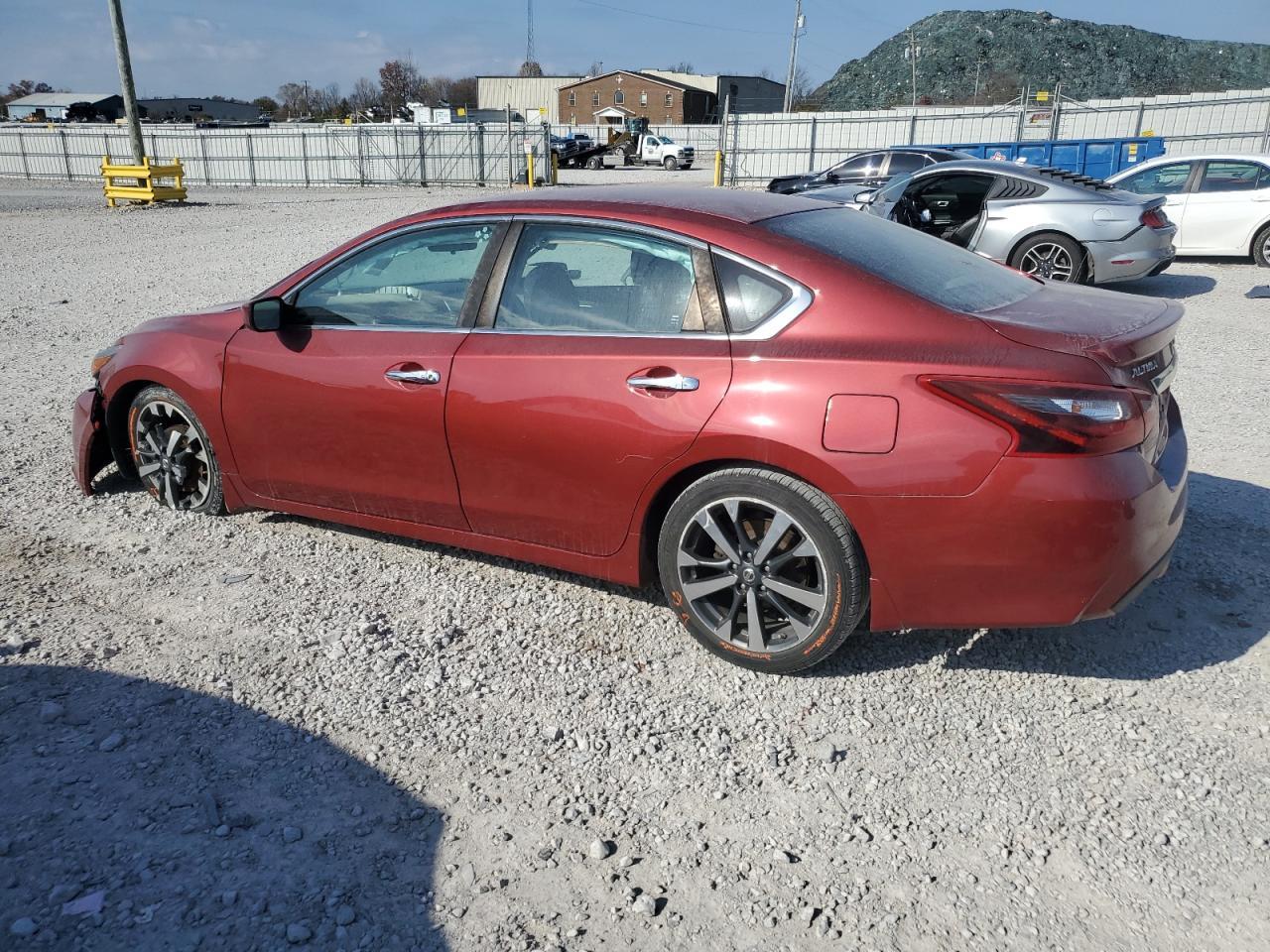 2017 Niss Altima - Фото 2