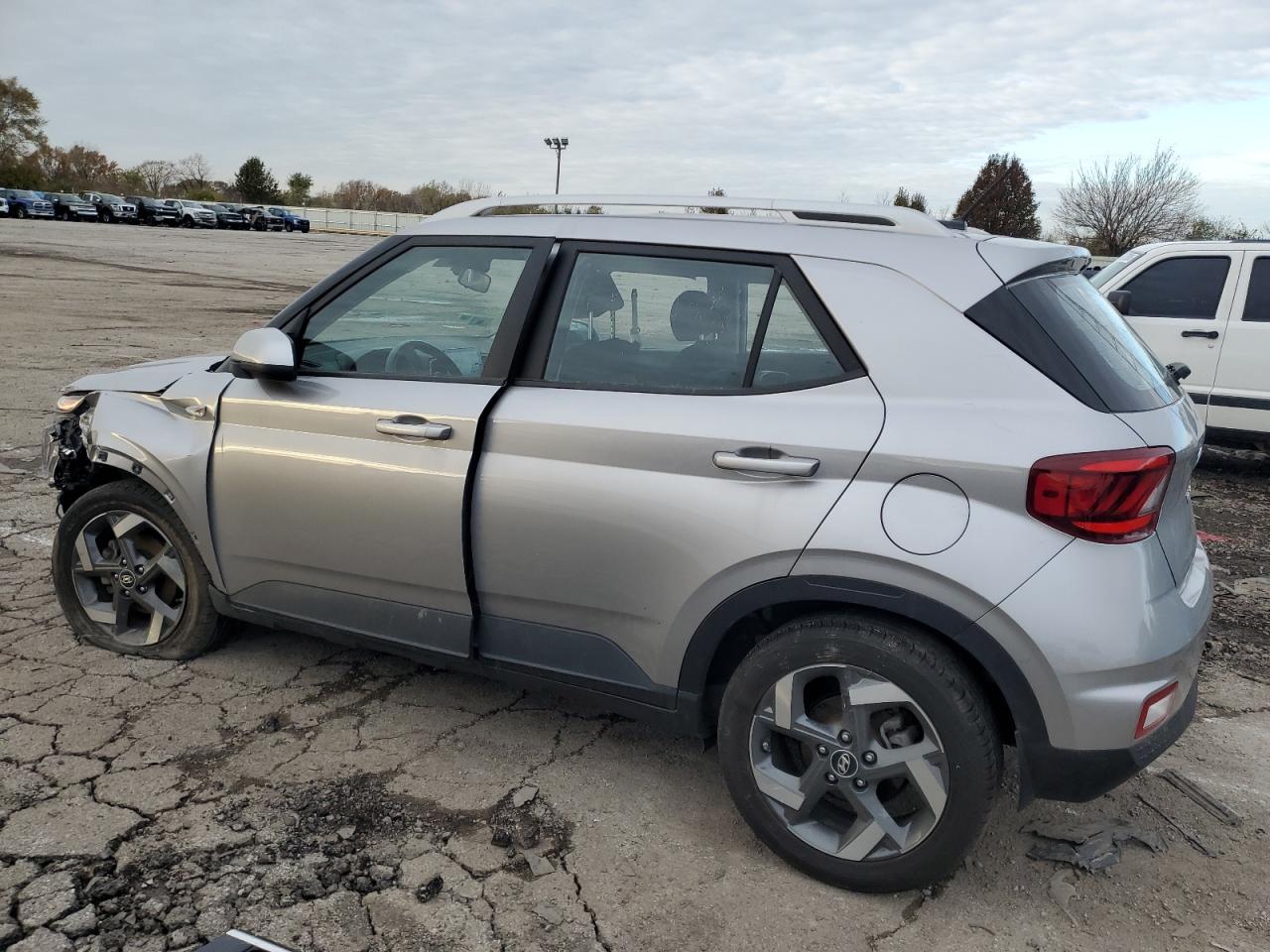 2023 Hyundai Venue Sel - Image 2