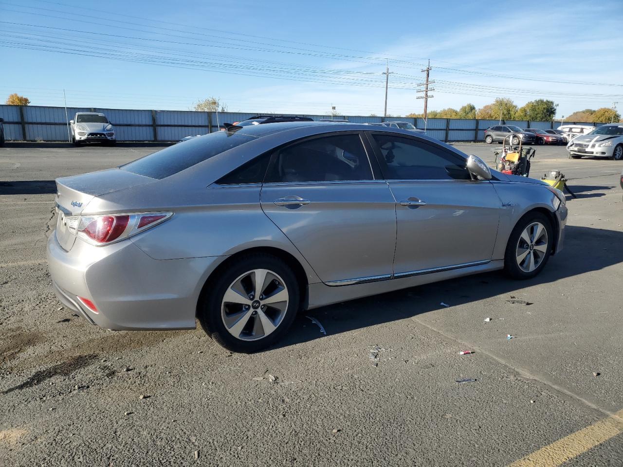 2012 Hyundai Sonata Hybrid - Image 3