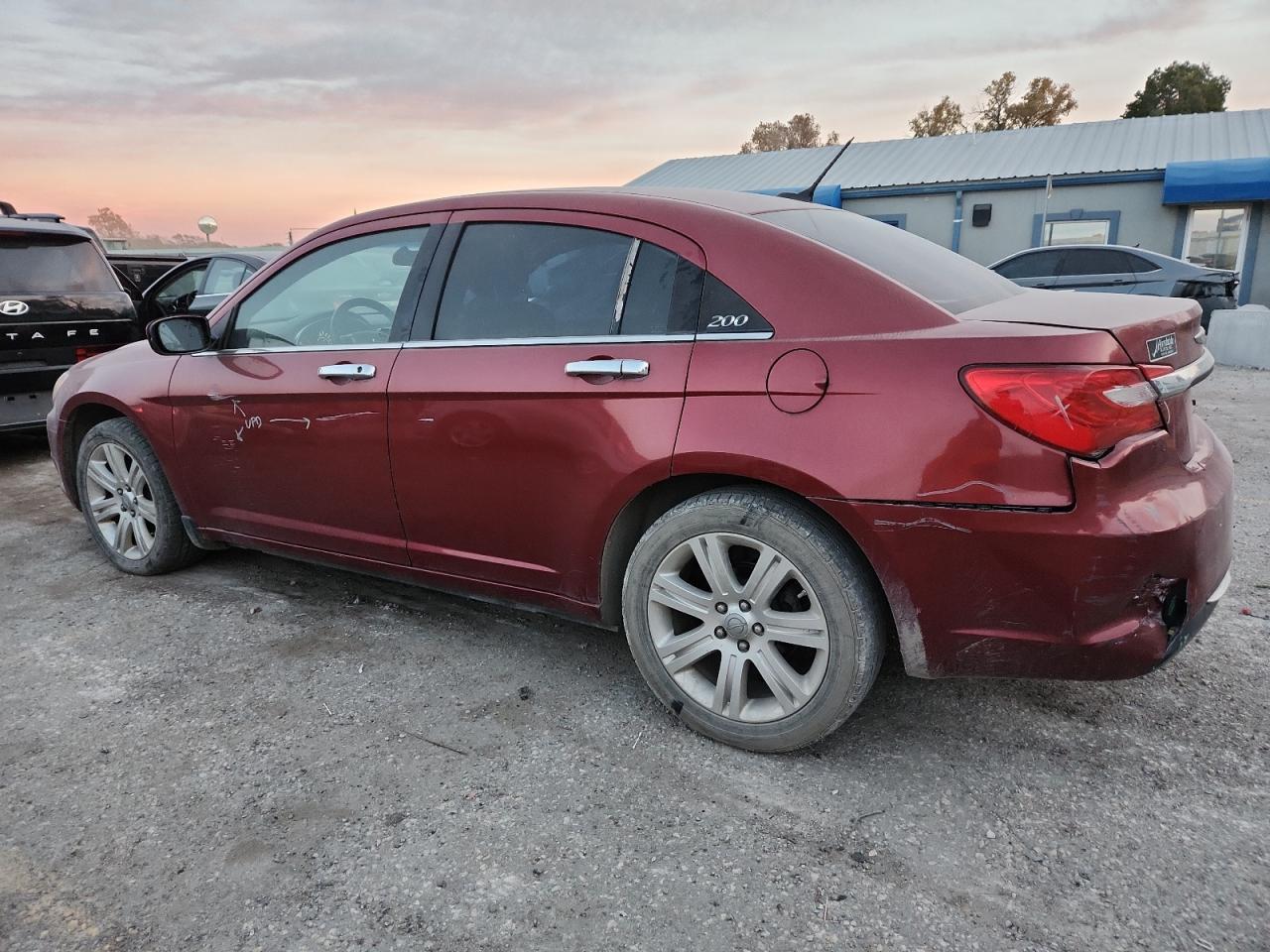 2011 Chrysler 200 Touring - Фото 2