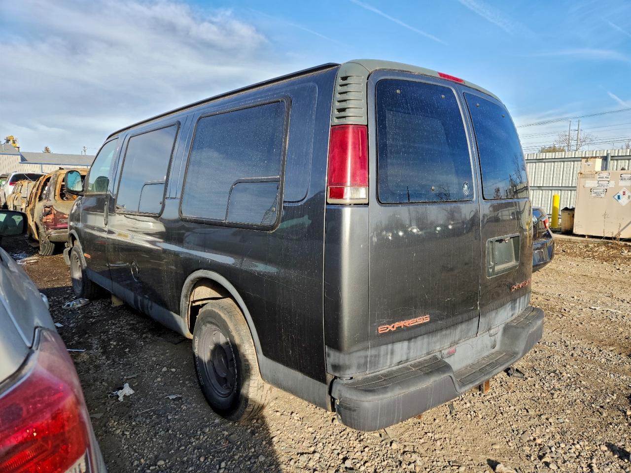 1999 Chevrolet Express G1500 - Фото 2