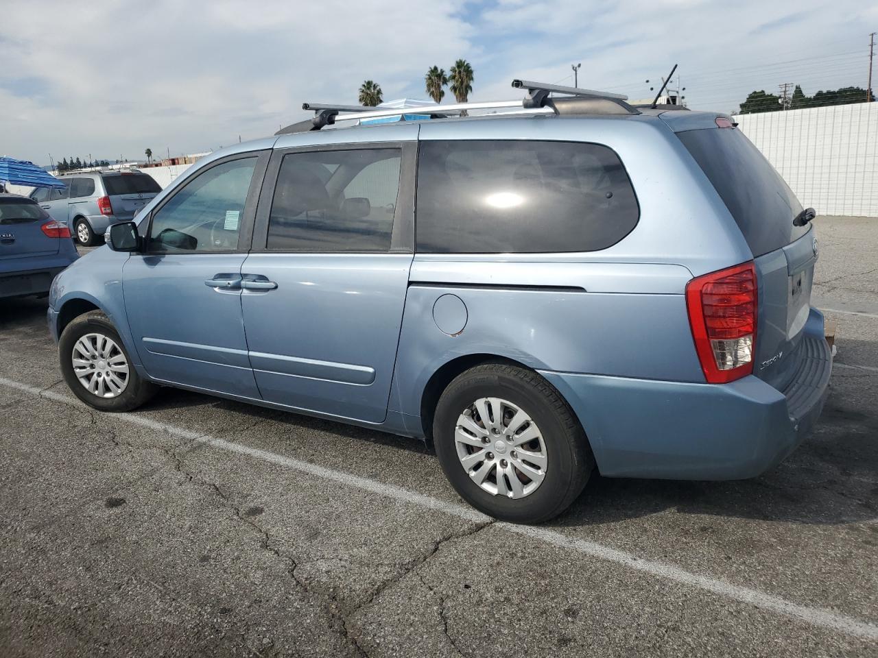 2012 Kia Sedona Lx - Фото 2
