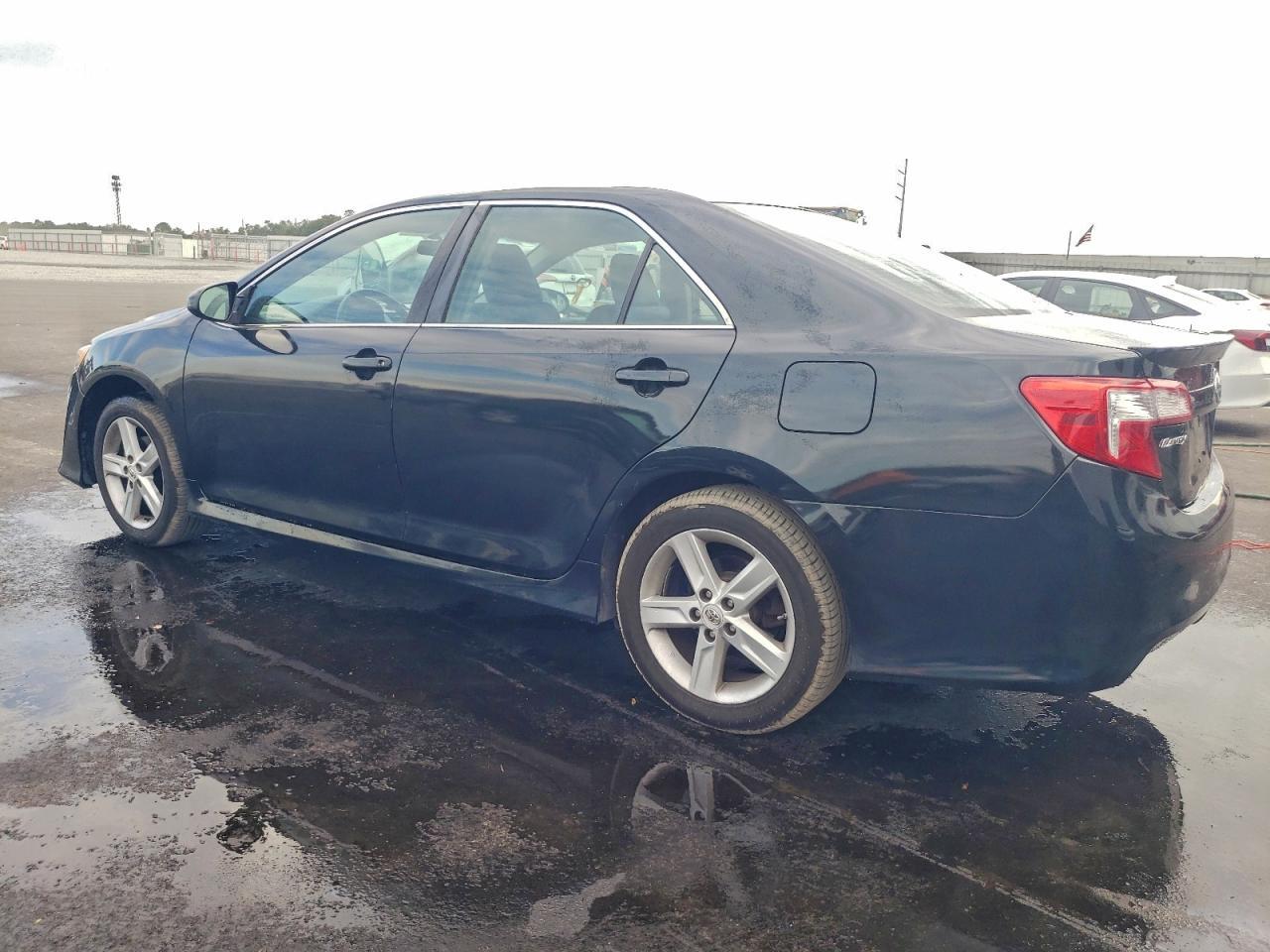 2012 Toyota Camry - Фото 2