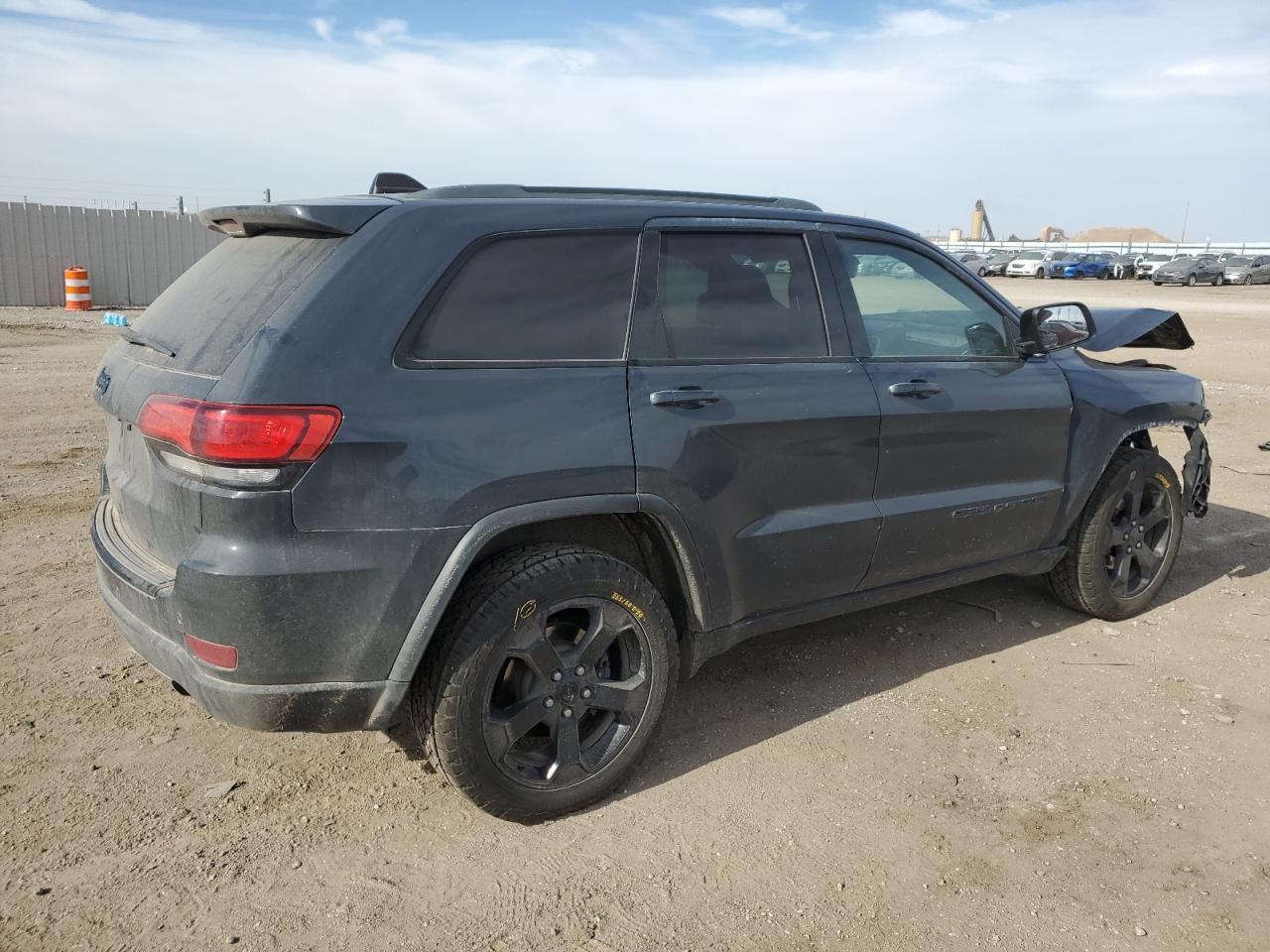 2018 Jeep Grand Cherokee Laredo - Image 3