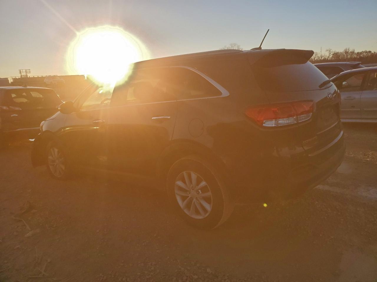 2016 Kia Sorento Lx - Image 2
