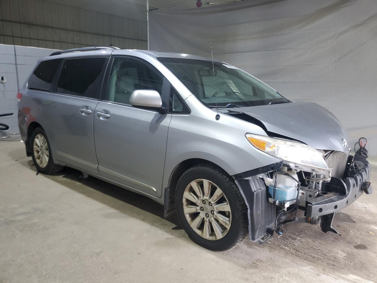2011 Toyota Sienna Xle - Фото 4