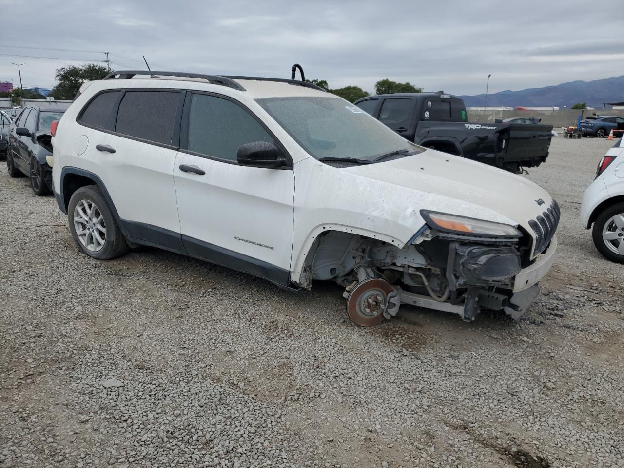 2017 Jeep Cherokee Sport - Фото 4