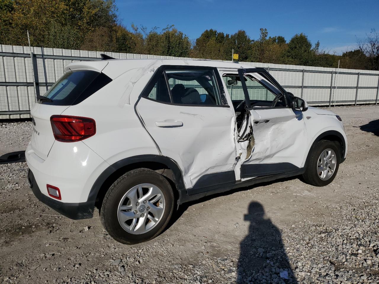 2021 Hyundai Venue Se - Image 3