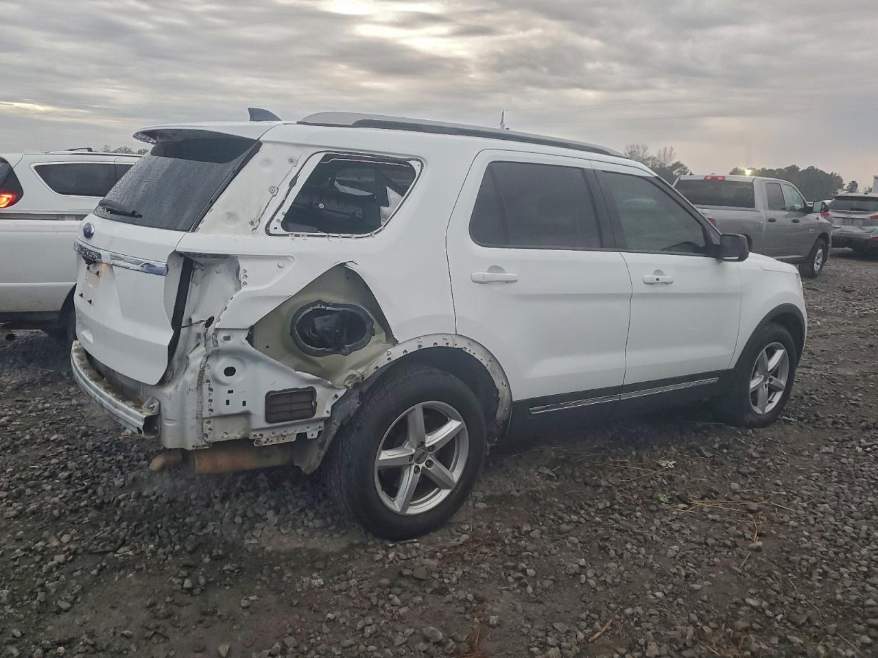2019 Ford Explorer Xlt - Фото 3