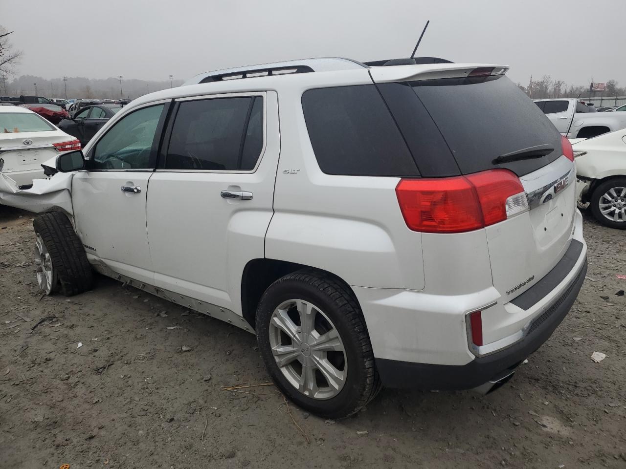 2016 GMC Terrain Slt - Image 2