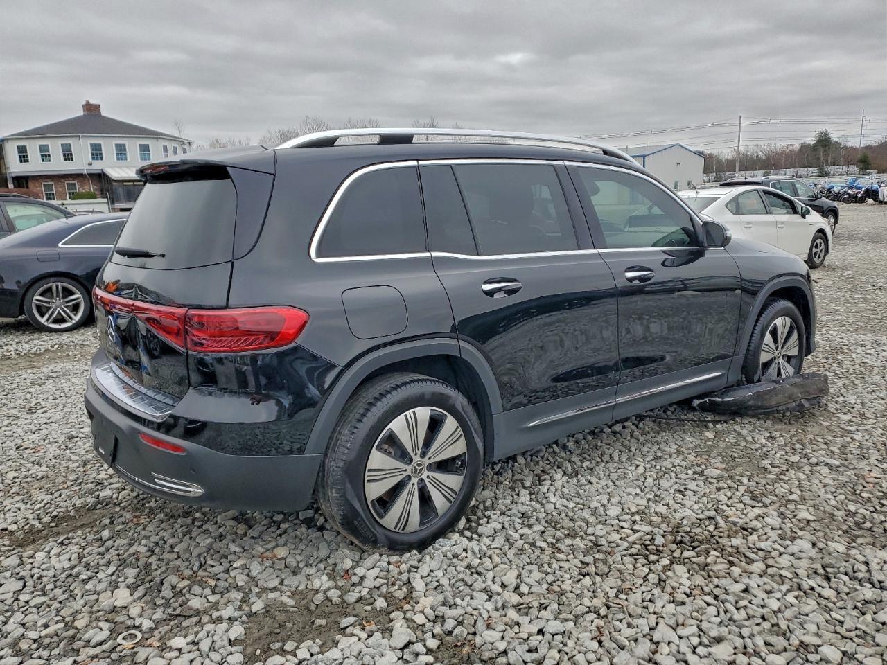 2024 Mercedes-Benz Eqb 250+ - Image 3