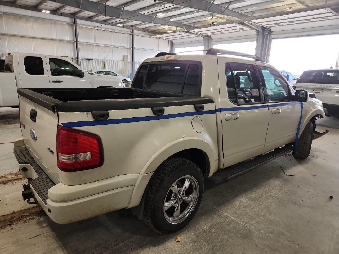 2010 Ford Explorer Sport Trac Limited - Image 3
