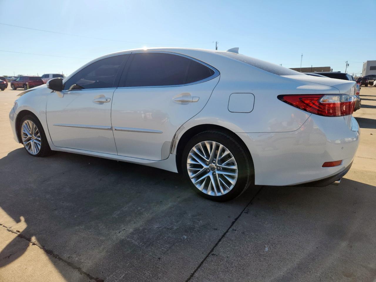 2015 Lexus Es 350 - Image 2