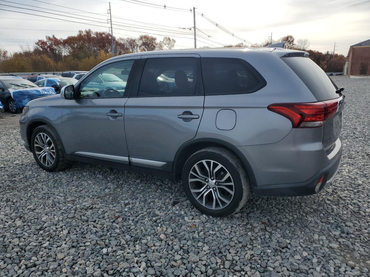 2018 Mitsubishi Outlander Se - Image 2