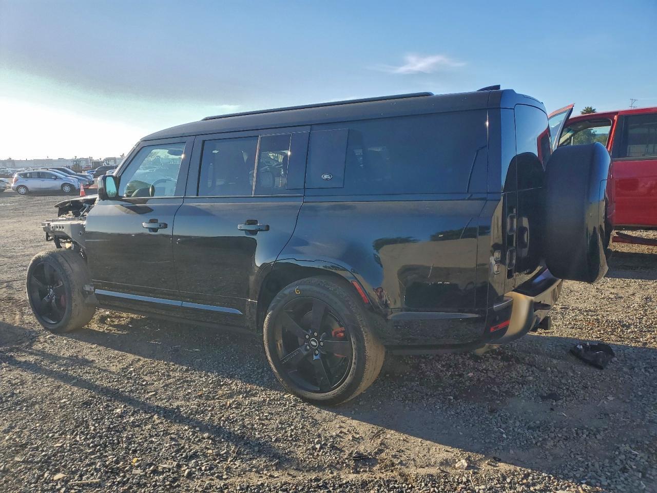 2023 Land Rover Defender 130 X - Фото 2