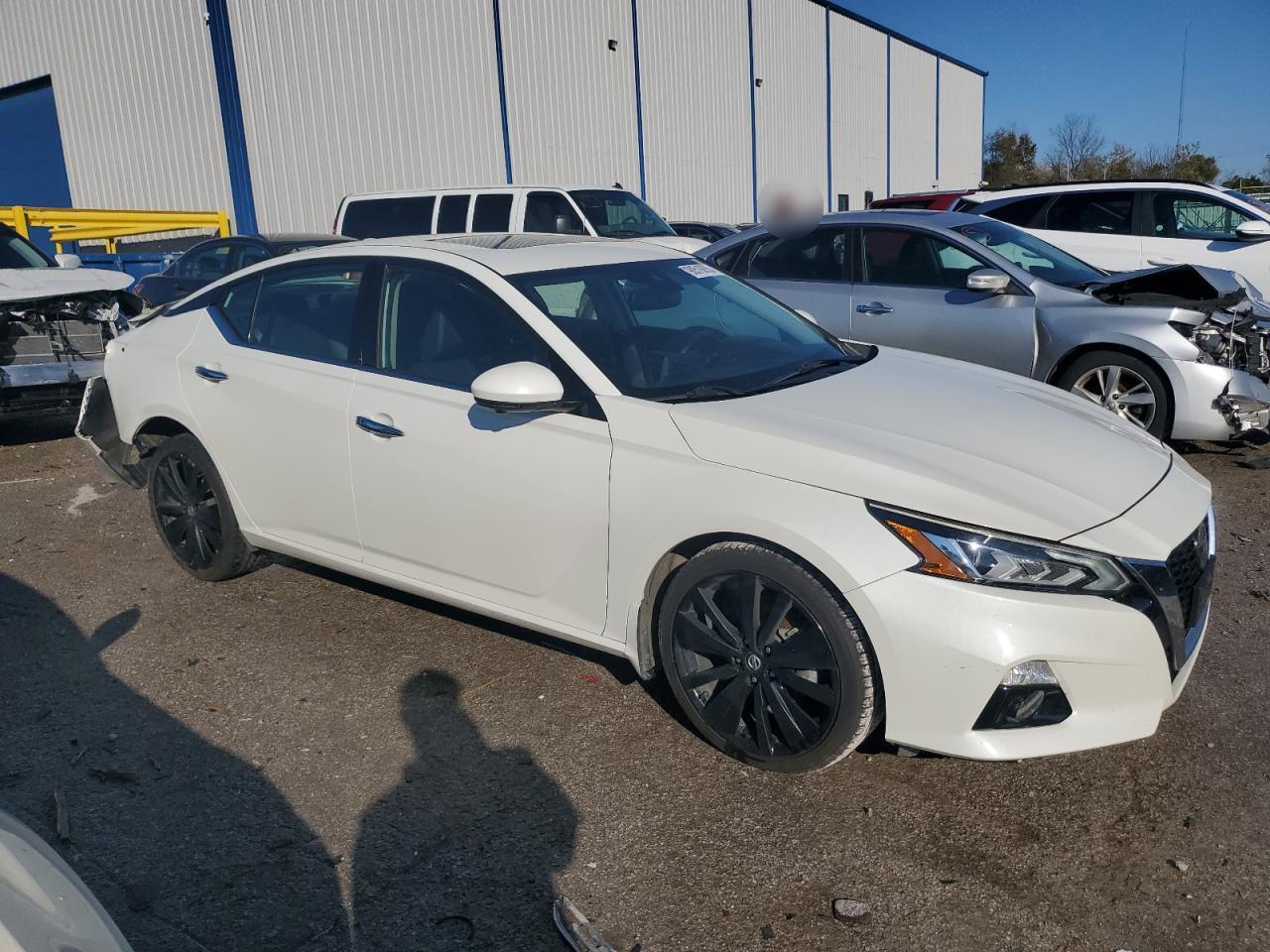 2020 Nissan Altima Platinum - Image 4