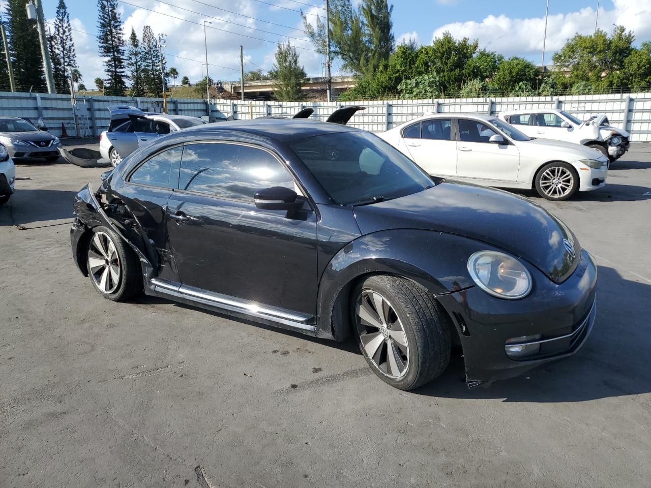 2012 Volkswagen Beetle Turbo - Фото 4