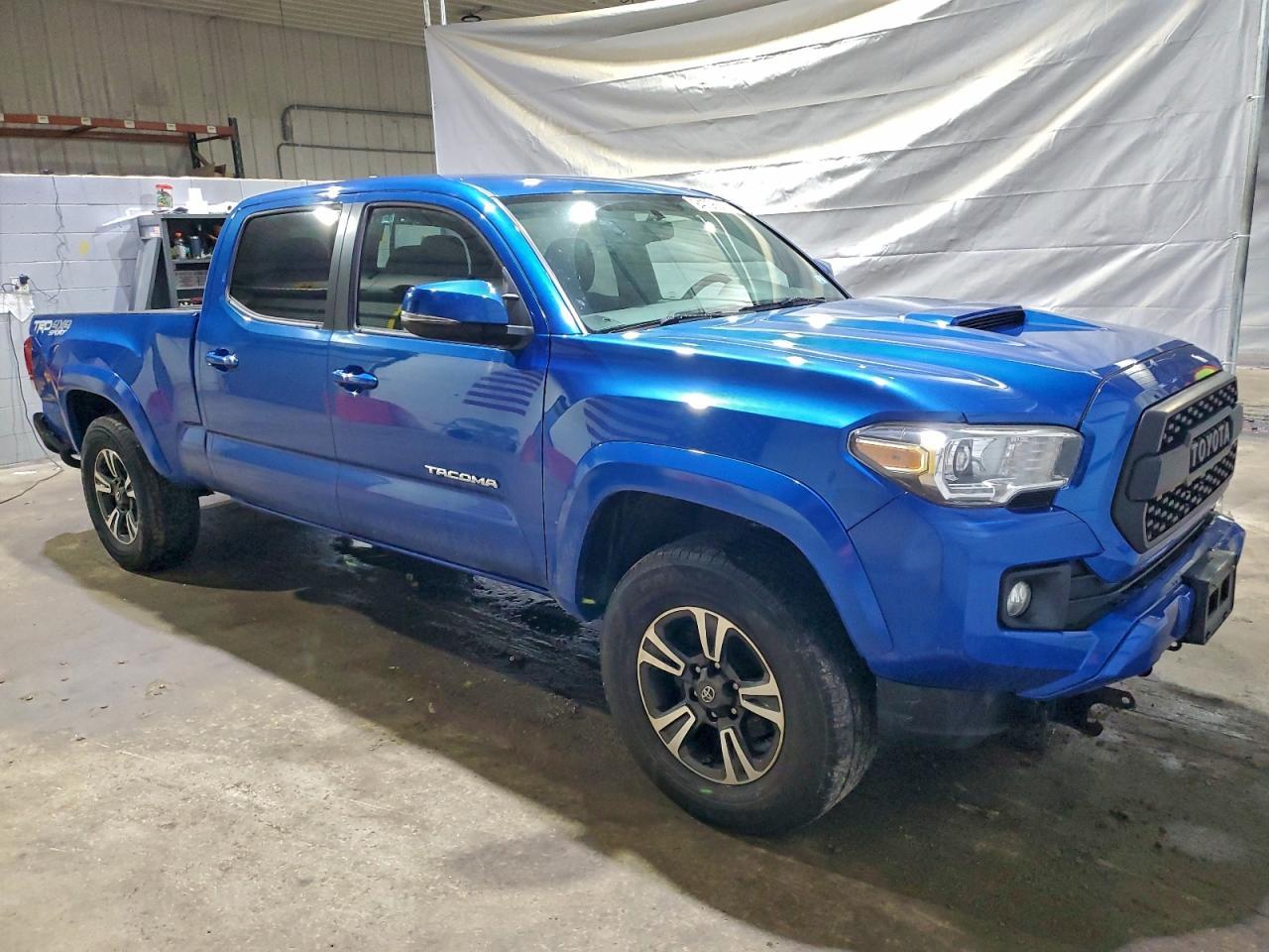 2017 Toyota Tacoma Double Cab - Image 4