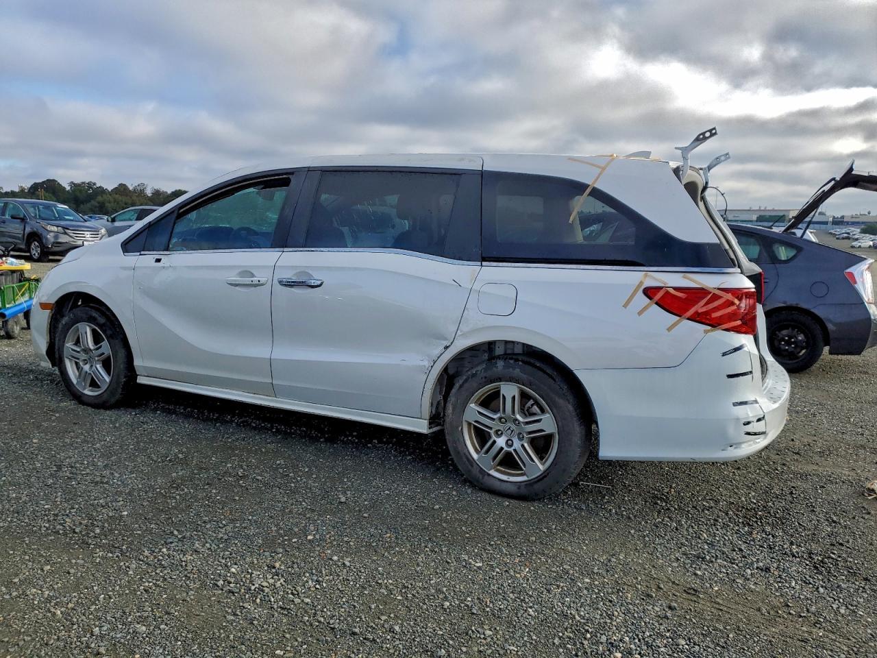 2023 Honda Odyssey Touring - Фото 2