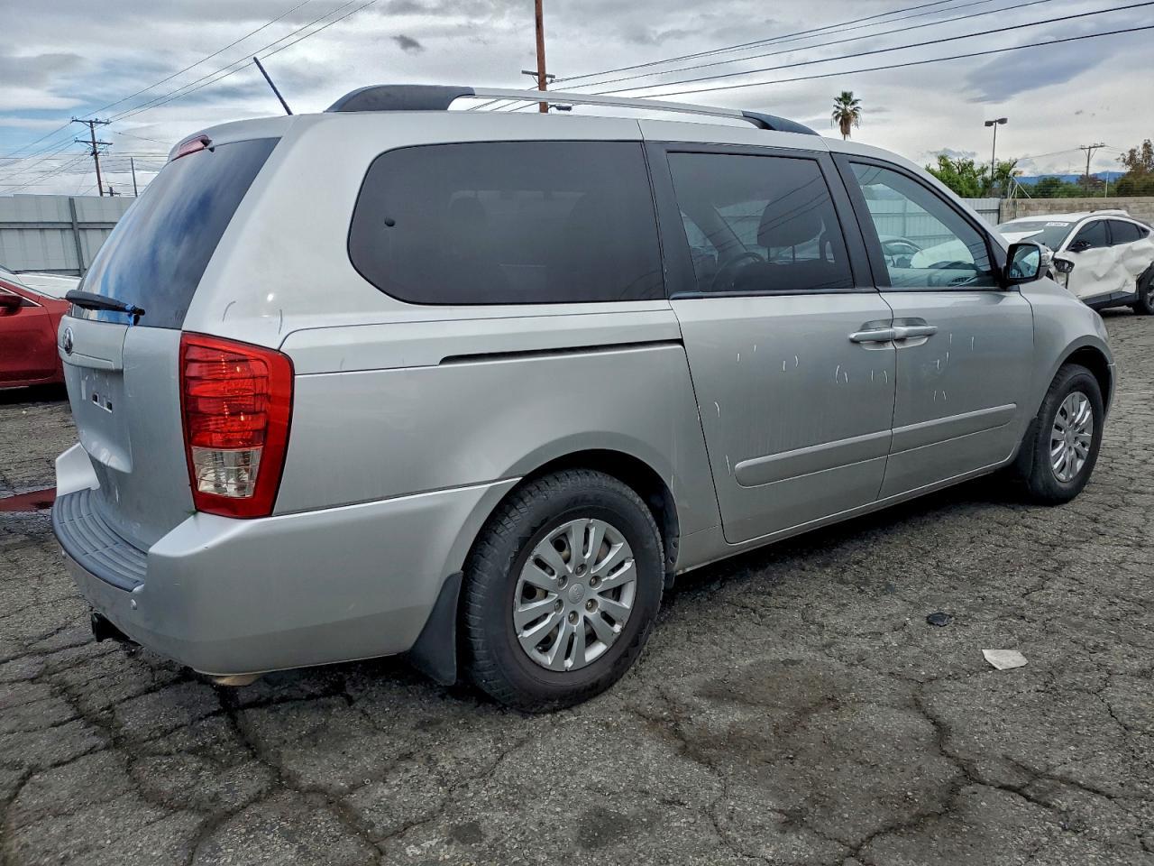 2014 Kia Sedona Lx - Фото 3