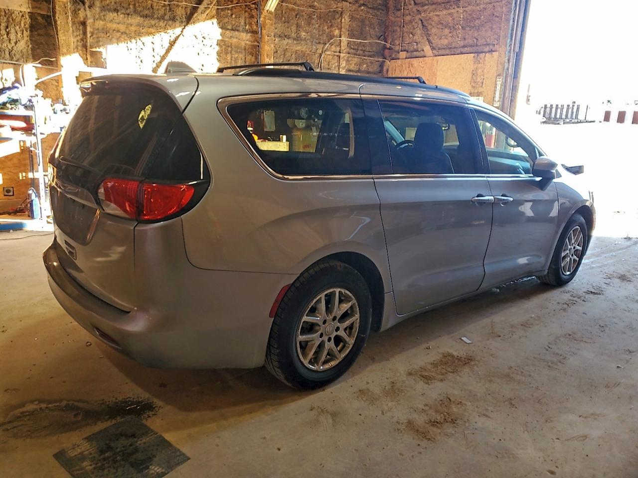 2020 Chrysler Voyager Lxi - Фото 3