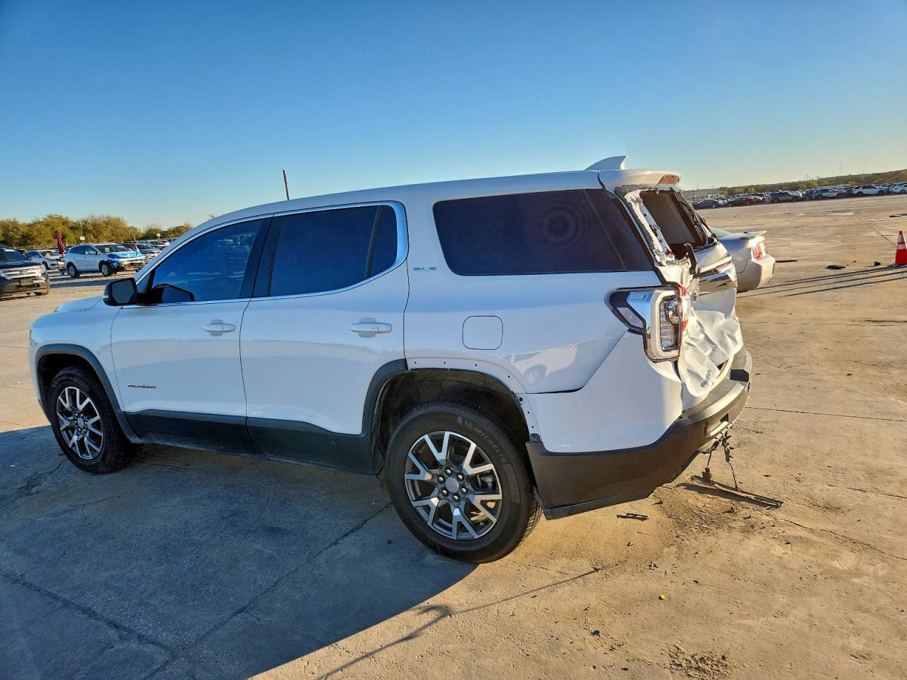 2020 GMC Acadia Sle - Image 2