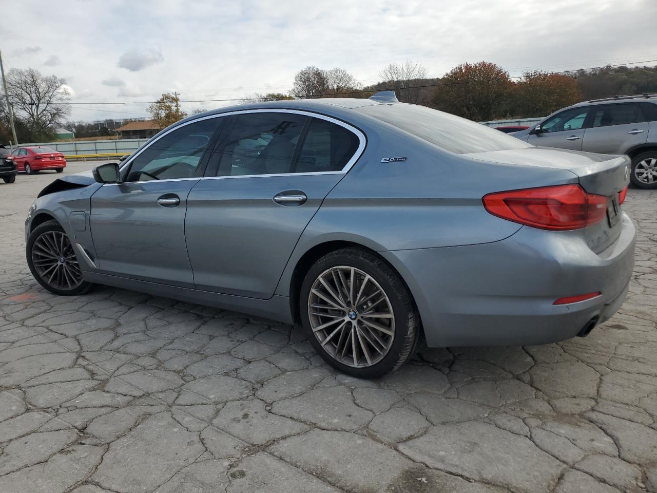 2018 BMW 530E - Фото 2