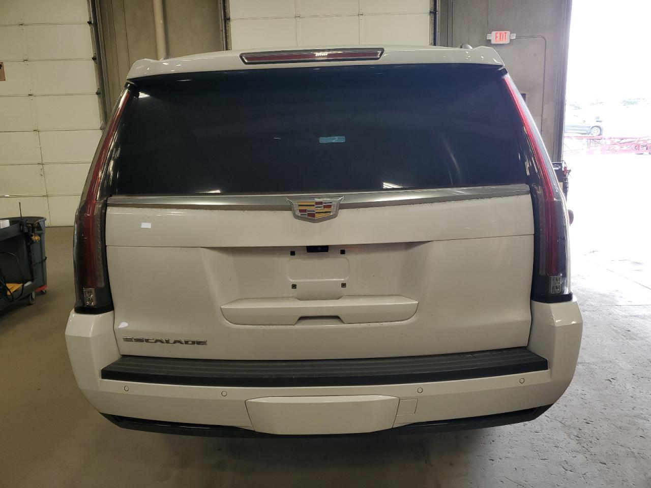 2020 Cadillac Escalade Esv Premium Luxury - Image 6