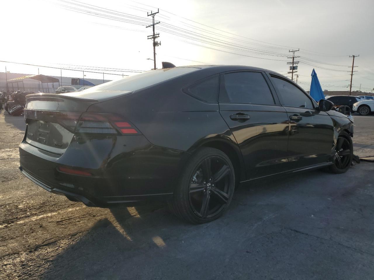 2023 Honda Accord Hybrid Sport-L - Image 3
