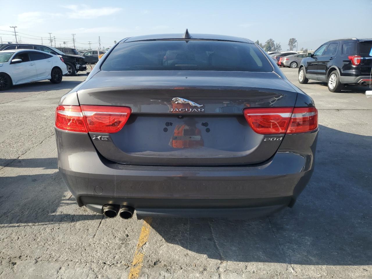 2017 Jaguar Xe Prestige - Фото 6