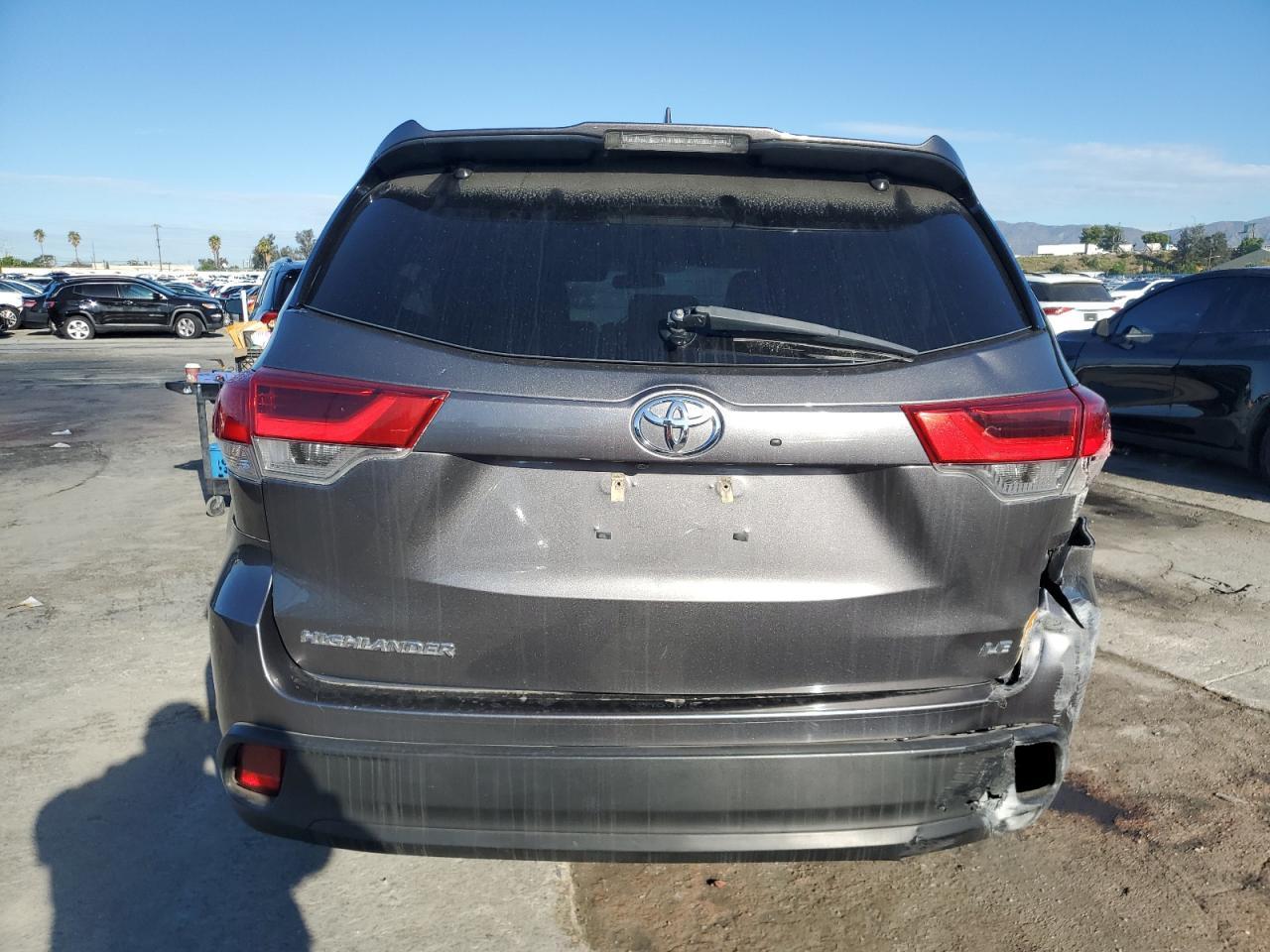 2018 Toyt Highlander - Image 6