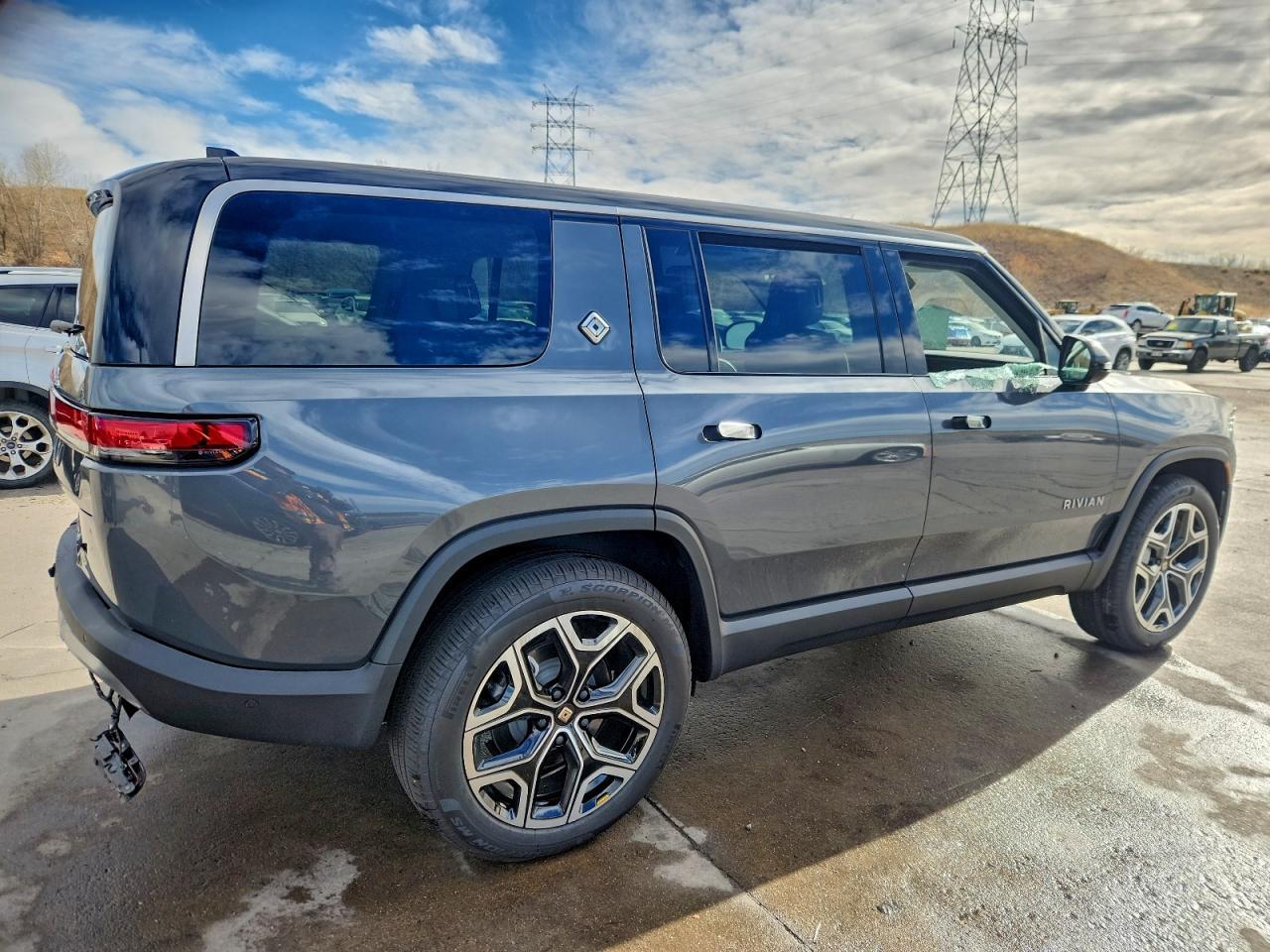 2025 Rivian R1S Adventure - Фото 3