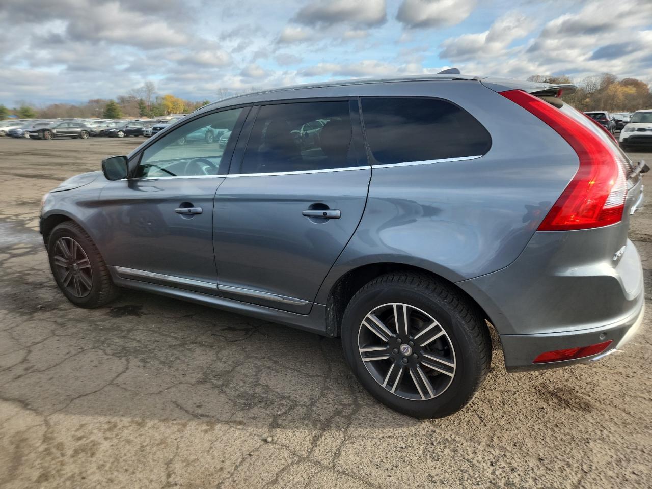 2017 Volvo Xc60 T5 Dynamic - Фото 2